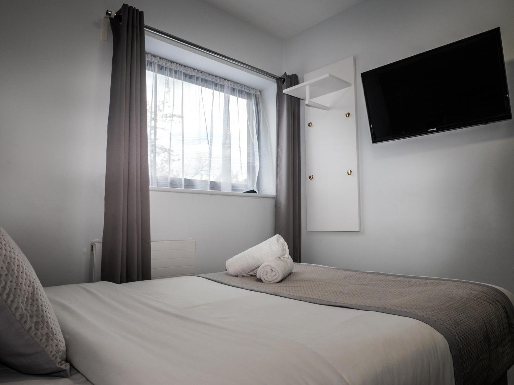 Sky Nights Hotel London Heathrow Хитроу Экстерьер фото