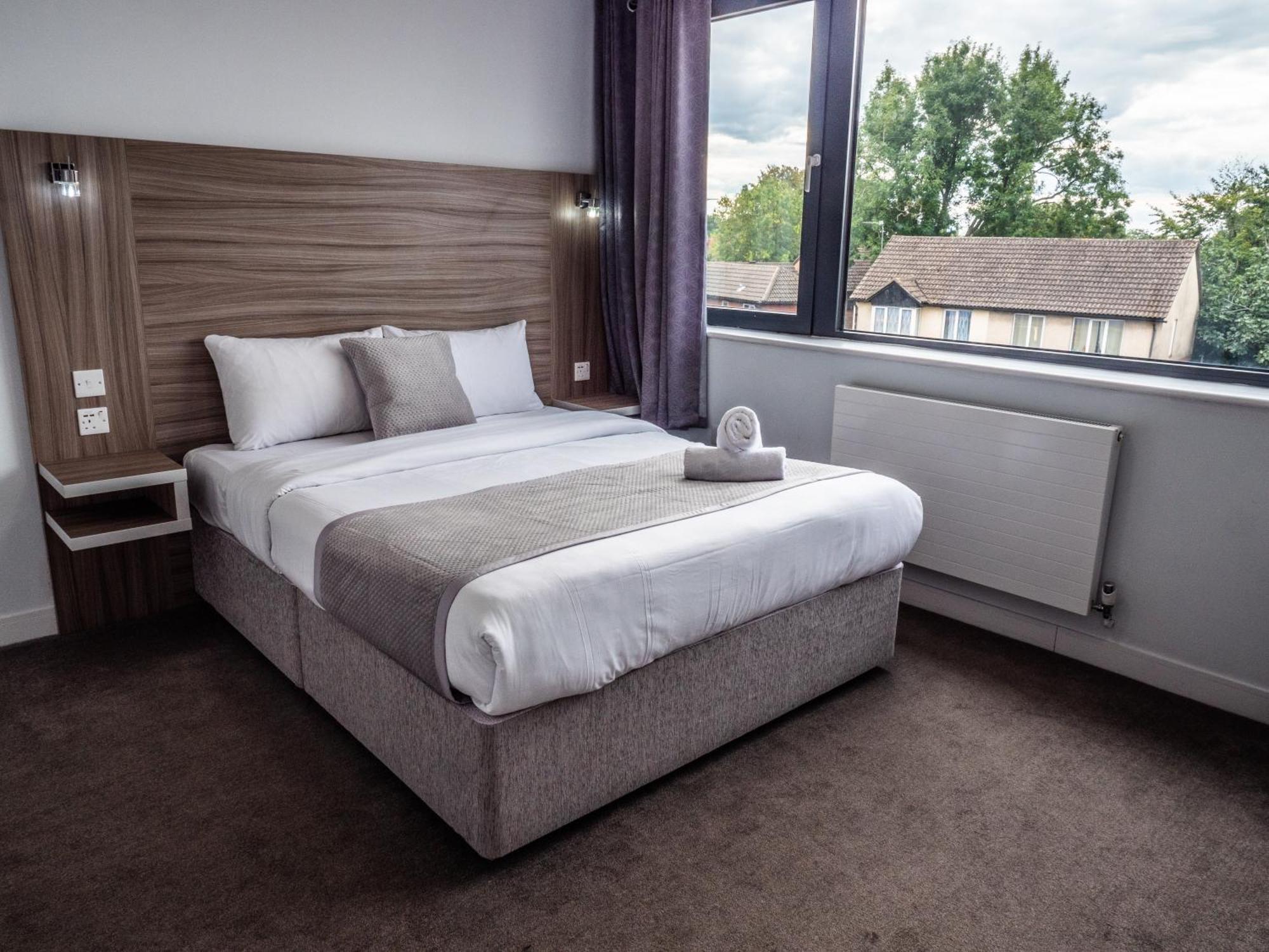 Sky Nights Hotel London Heathrow Хитроу Экстерьер фото