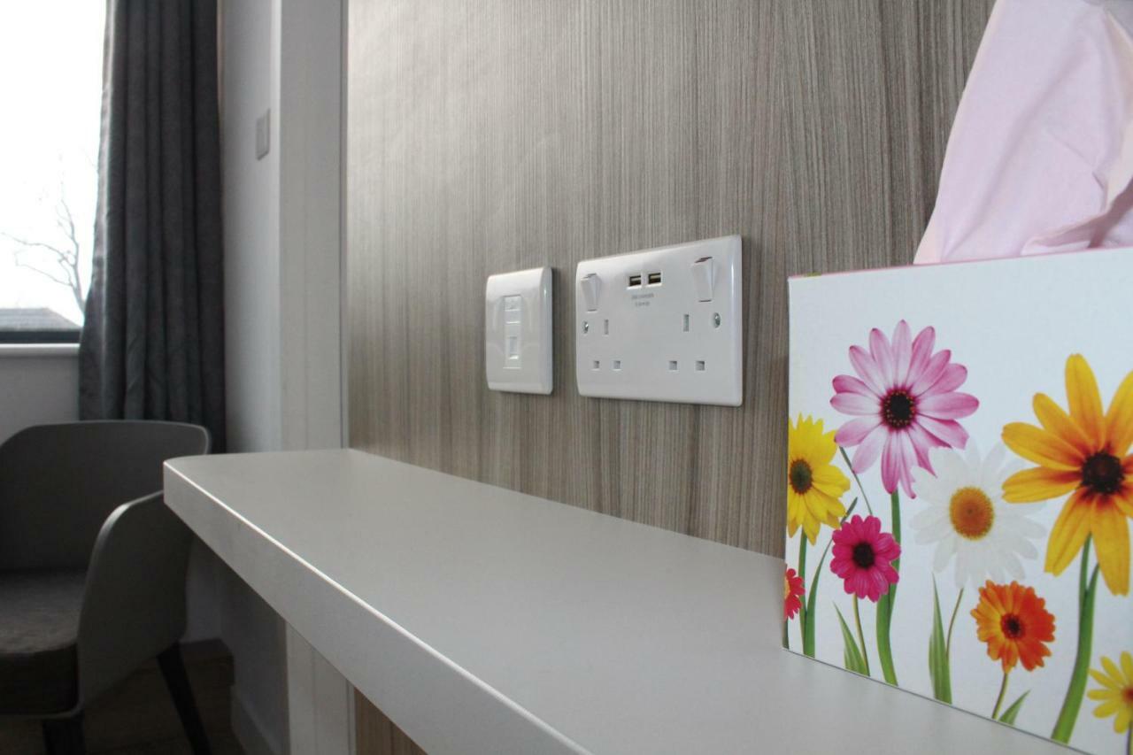 Sky Nights Hotel London Heathrow Хитроу Экстерьер фото